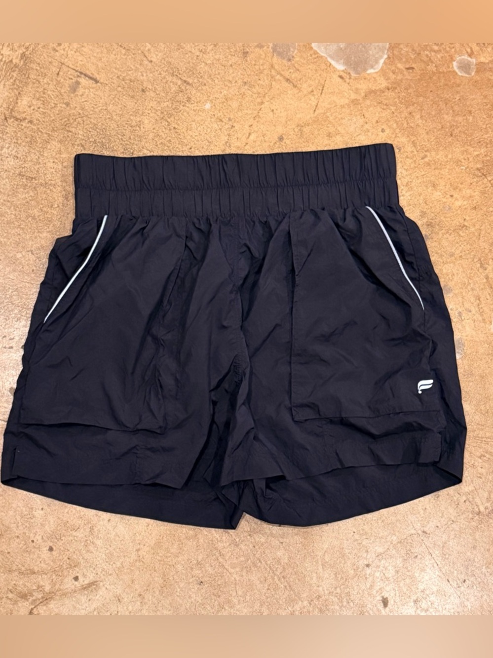 Fabletics Sun Chaser Shorts 3” in black womens size L